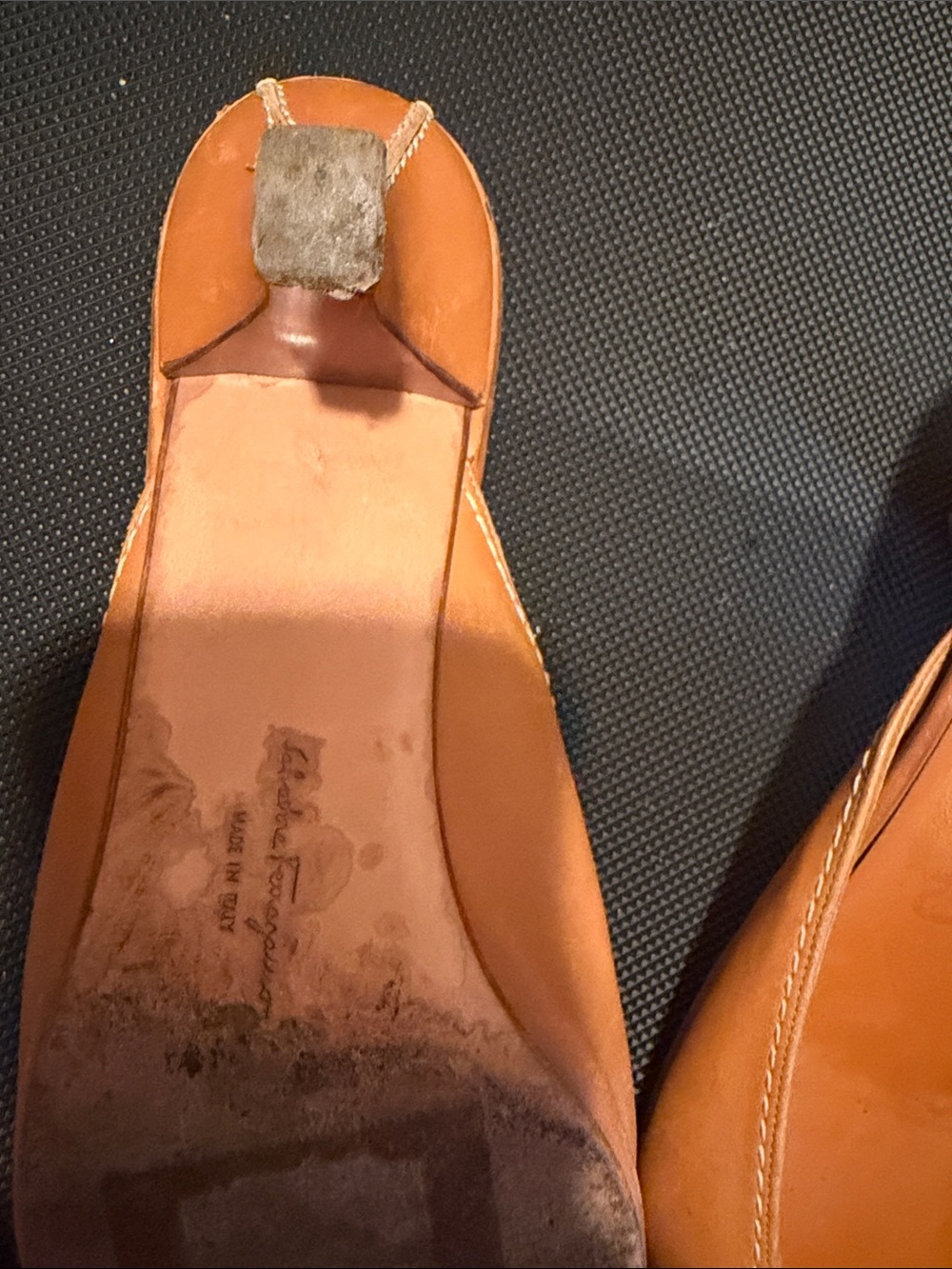 Authentic Vintage Salvatore Ferragamo Cognac Leather Slip-On kitten heels - Picture 6 of 12